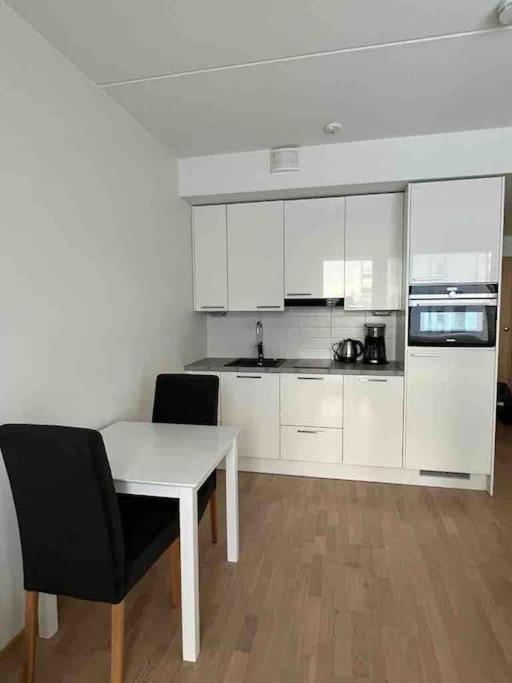 City Apartment Nearby Airport Vantaa Exterior foto